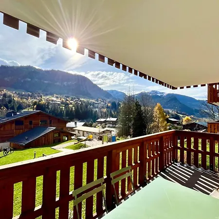 Bright With Balcony And Stunning Views شقة *
