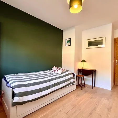 شقة Bright With Balcony And Stunning Views موجوف