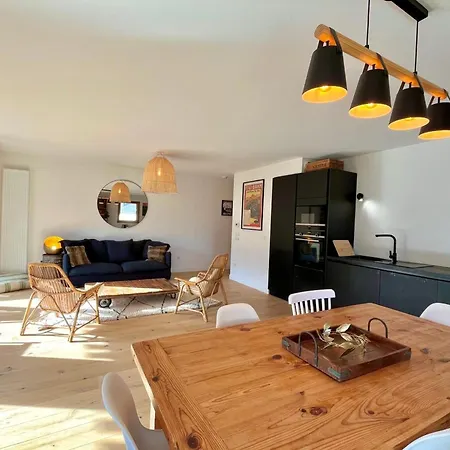 Bright With Balcony And Stunning Views