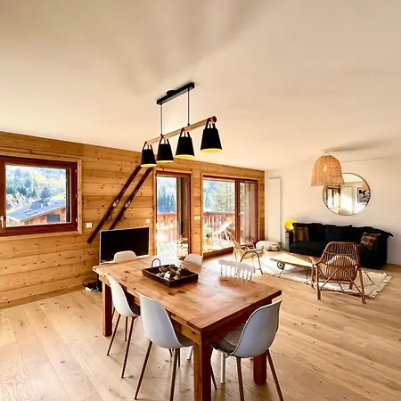 Bright With Balcony And Stunning Views