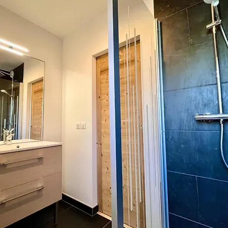 Bright With Balcony And Stunning Views Apartment *