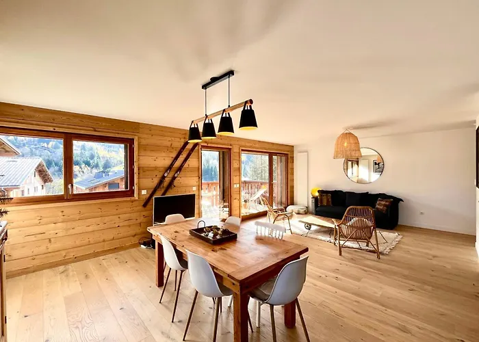 Bright With Balcony And Stunning Views